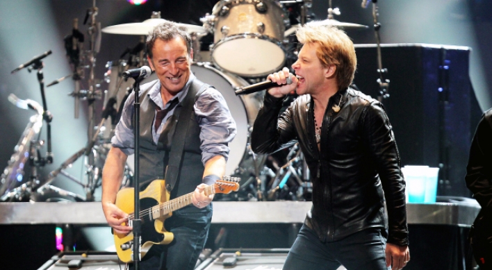 Rock stars shine at gig for Hurricane Sandy victims