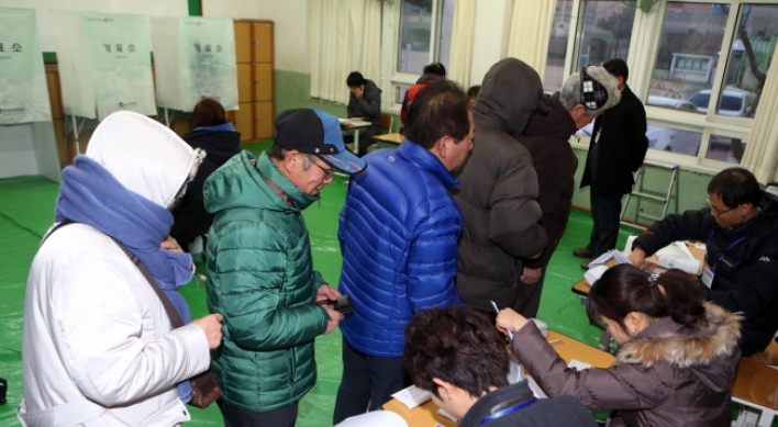 S. Koreans go to the polls to pick next president