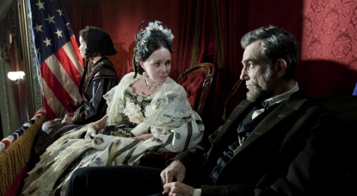 ‘Lincoln’ leads Oscars with 12 nominations