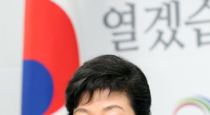 Park clashes with Lee over pardon plans