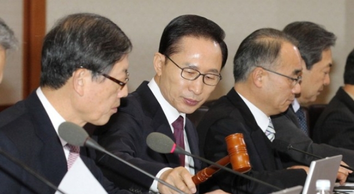 Lee pardons corrupt friends, associates; draws heavy criticism