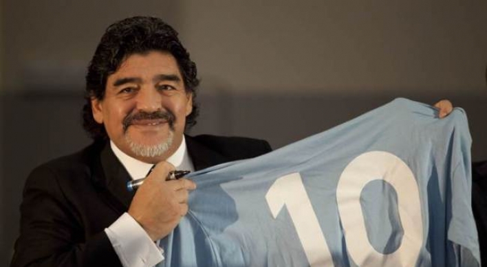 Maradona appears to have a new girlfriend