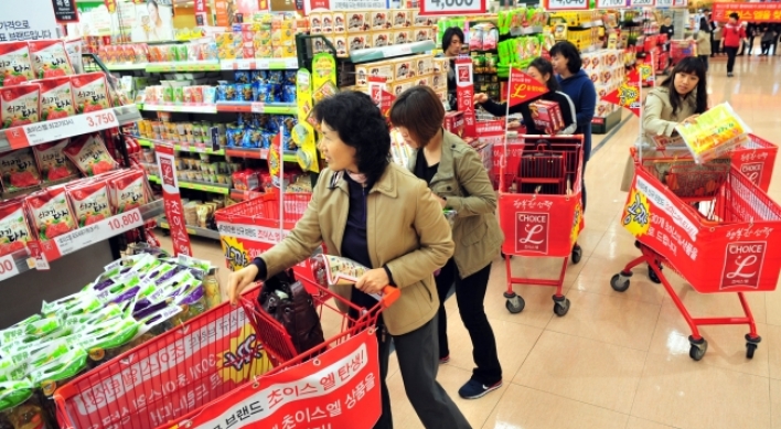 Seoul City declares war on big stores with sales ban plan