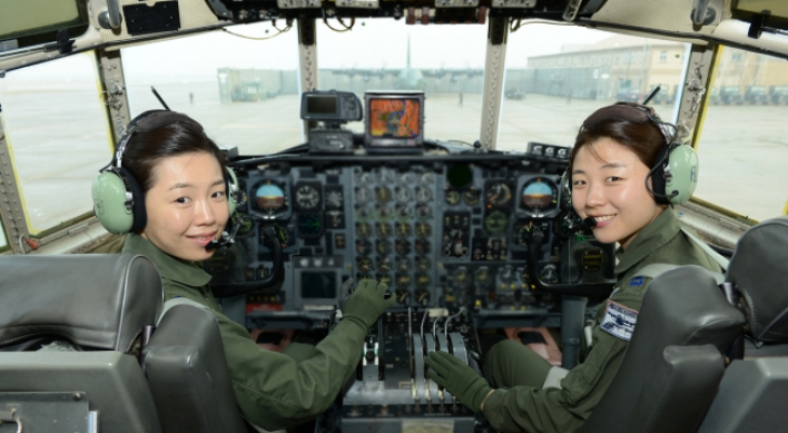 All-female crew flies Air Force’s C-130