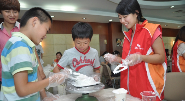 SK Hynix makes overseas efforts for social contribution activities