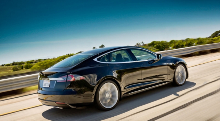 Tesla Model S tops GM Volt in North American plug-in race