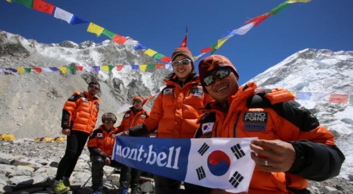 Korean climbs Himalaya peaks without oxygen