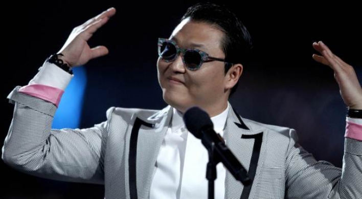 Fake Psy appears at Cannes
