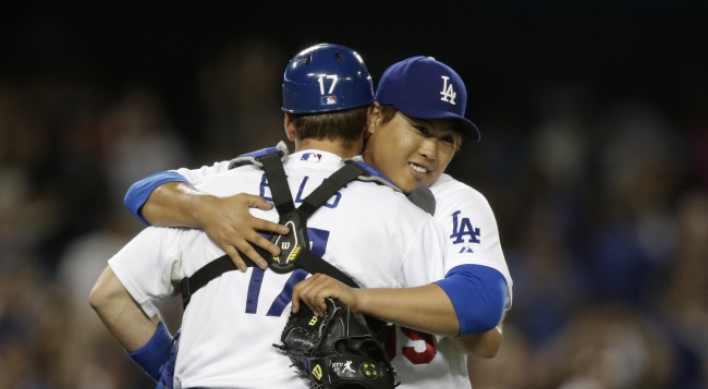 Ryu, Dodgers blank Angels