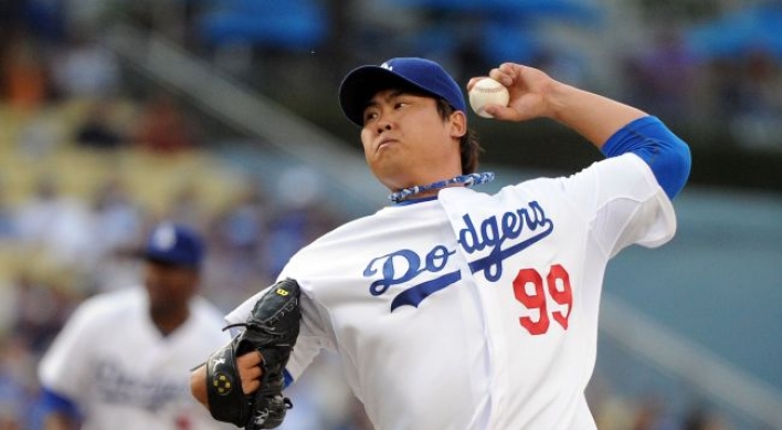 Ryu, Dodgers clip Phillies 4-3