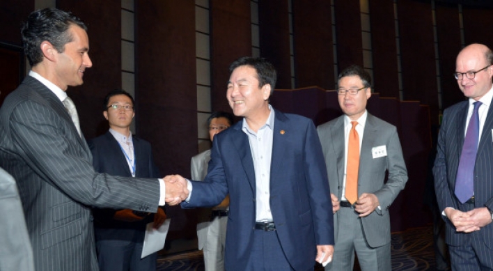 [Photo News] Meeting with heads of foreign financial firms