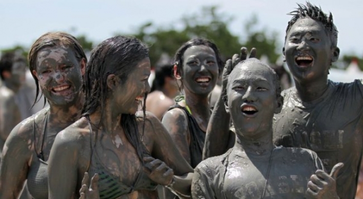Boryeong Mud Festival attracts overseas tourists