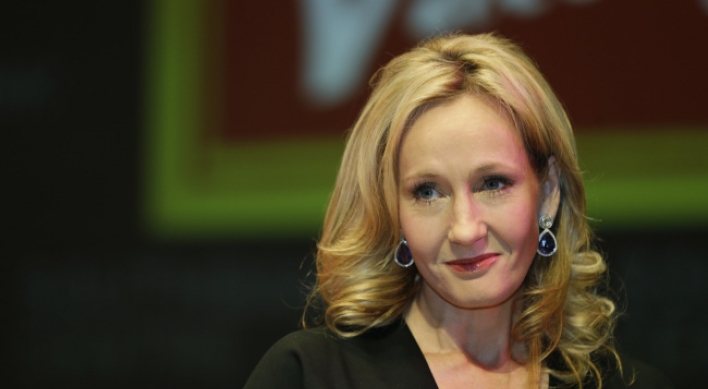 Rowling accepts donation for identity revelation