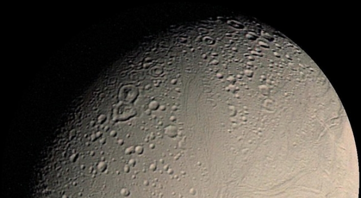 Gravitational tide the secret of Saturn’s moon