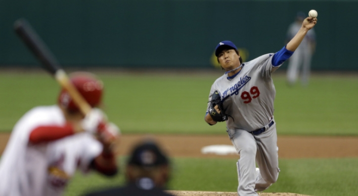 Ryu goes 7 strong to boost Dodgers