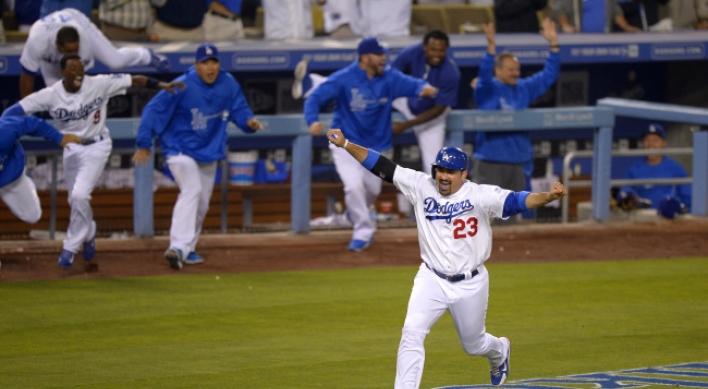 Error gifts Dodgers 7-6 victory over Rays