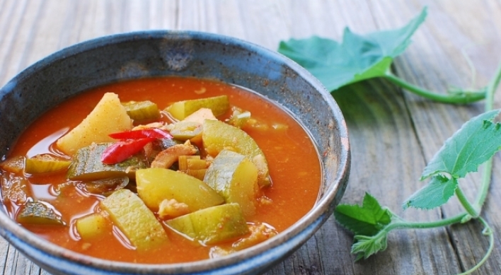 Hobak gochujang jjigae (spicy zucchini stew)