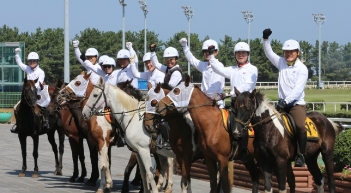 Equestrians begin horseback journey from Jeju to Gwacheon