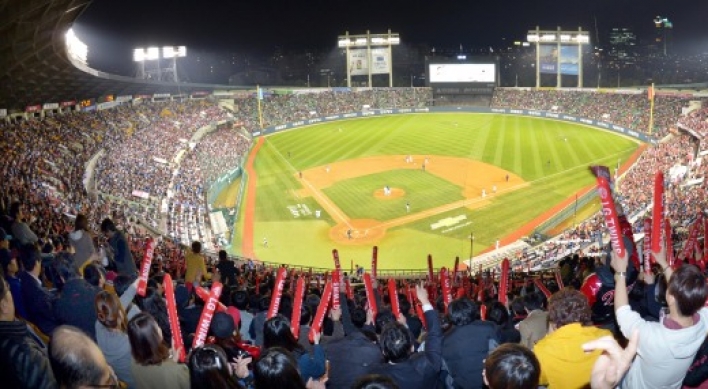 Baseball comes roaring back to Seoul