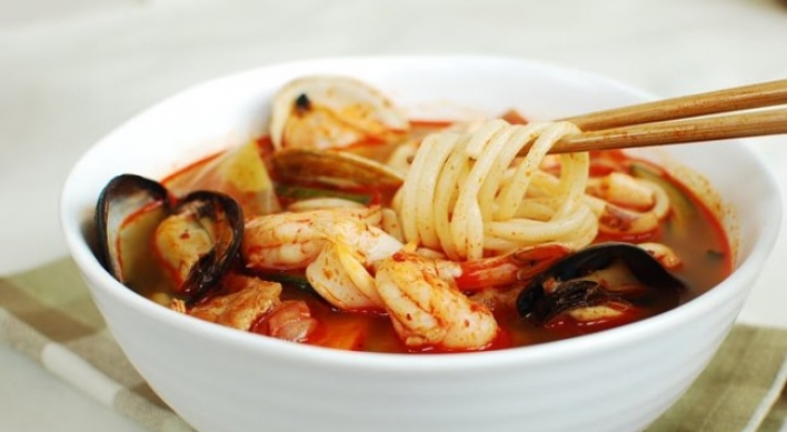 Jjambbong (spicy noodle soup)