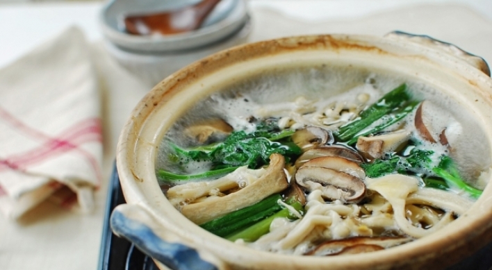 Beoseot jeongol (mushroom hot pot)