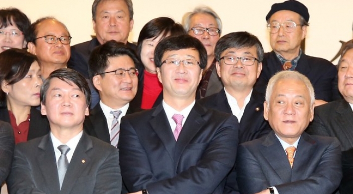 Rival parties raise stakes in NIS row