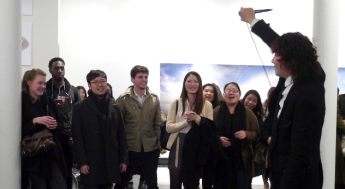 Singer opens Dokdo Art Show in New York