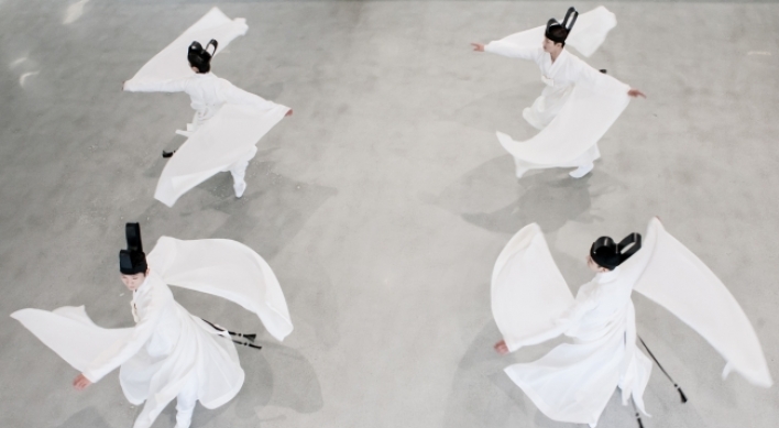 Jung Kuho immerses himself in dance and traditional Korean art
