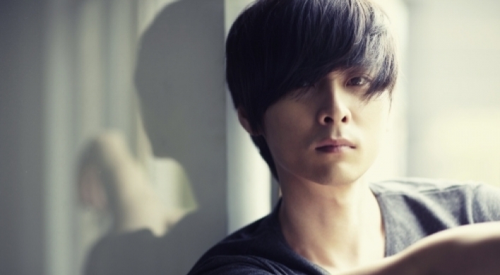 Singer Min Kyung-hoon discharged from army