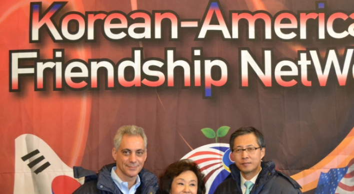 Korean-Americans donate winter coats in Chicago