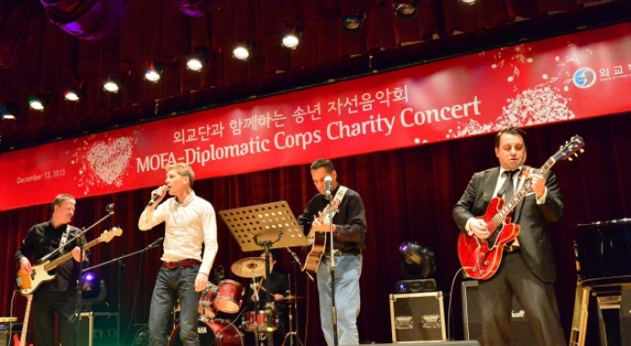 Korean and foreign envoys perform charity concert