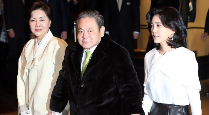 [Photo News] Samsung chairman attends New Year's dinner