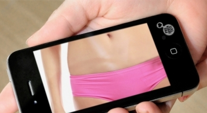 Sexting: Half of U.S. adults’ phones contain intimate content