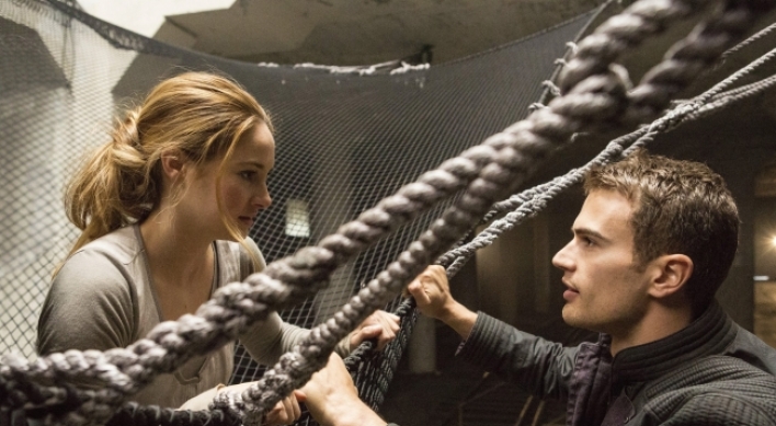 ‘Divergent’ is ‘Hunger Games’ without the arrows