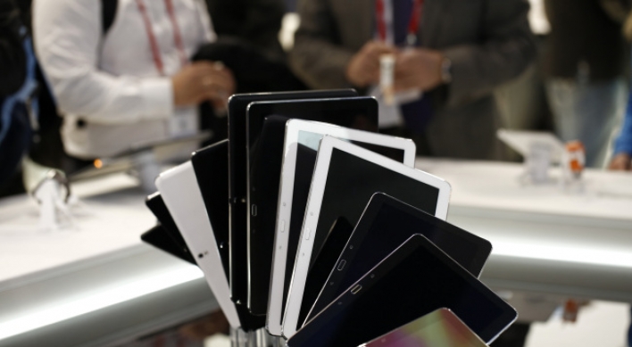 4 in 10 households to own tablet this year