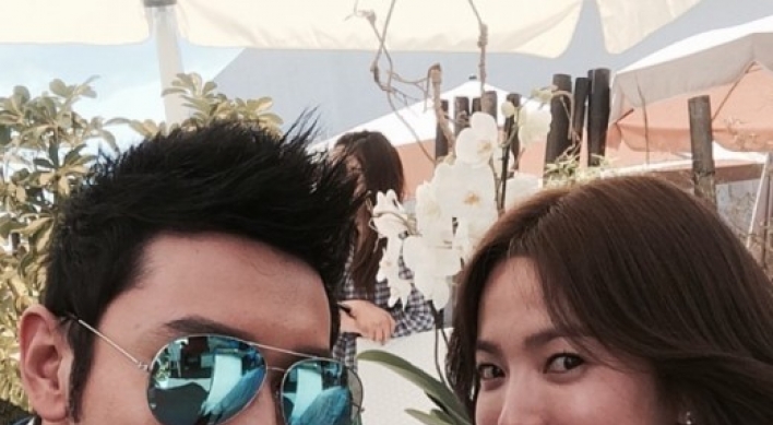 Huang Xiaoming reveals intimate selfies with Song Hye-kyo
