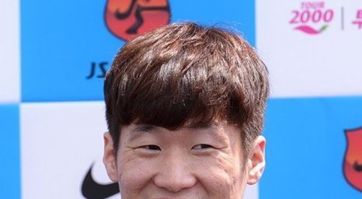 Park Ji-sung spotted on filming site of ‘Running Man’
