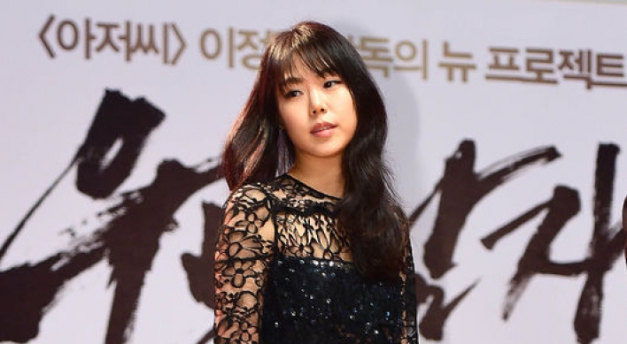 Lace, see through fashion hit Korean celebrities
