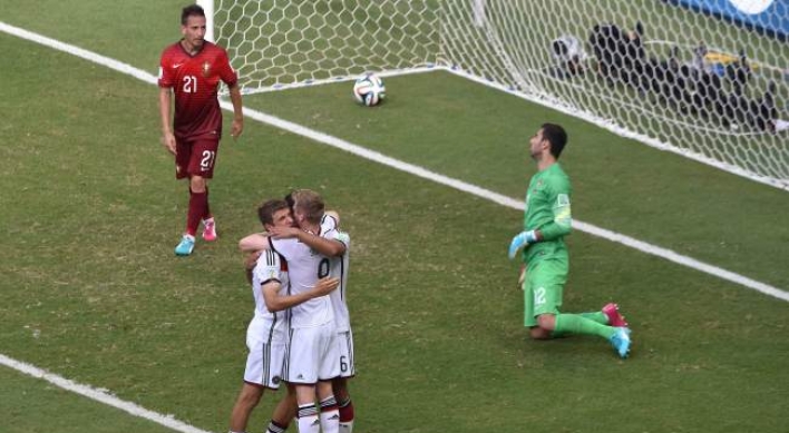 [World Cup] Mueller scores 3, Germany routs Portugal 4-0