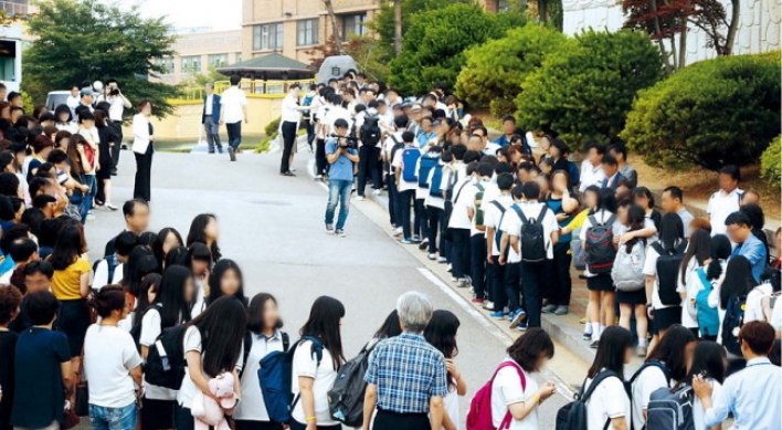 [Ferry Disaster] Sewol survivors return to school