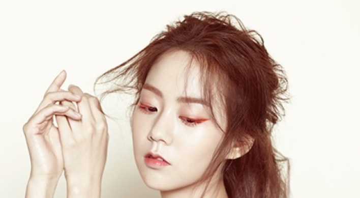 KARA’s Han Seung-yeon in orange makeup