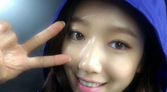 Park Shin-hye flaunts perfect skin in selfie