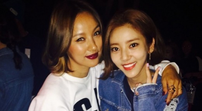 Sexy icons Son Dambi and Lee Hyori show off friendship