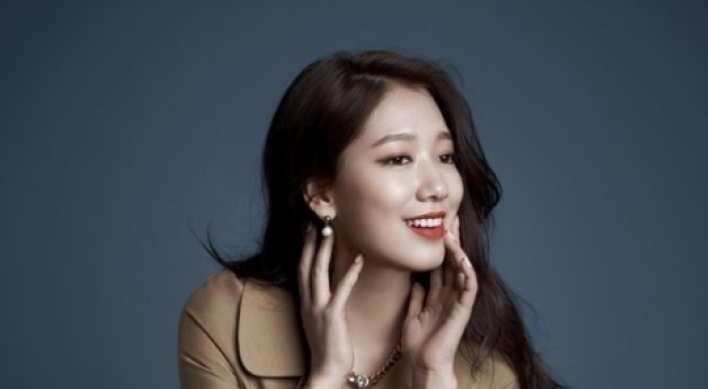 Park Shin-hye hails fall with Agatha Paris jewelry