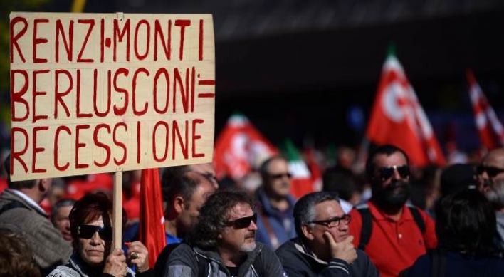 Italians challenge Renzi job reforms