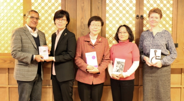 Translation award honors Suh Ji-moon