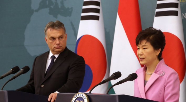 Korean, Hungarian leaders agree to boost economic cooperation