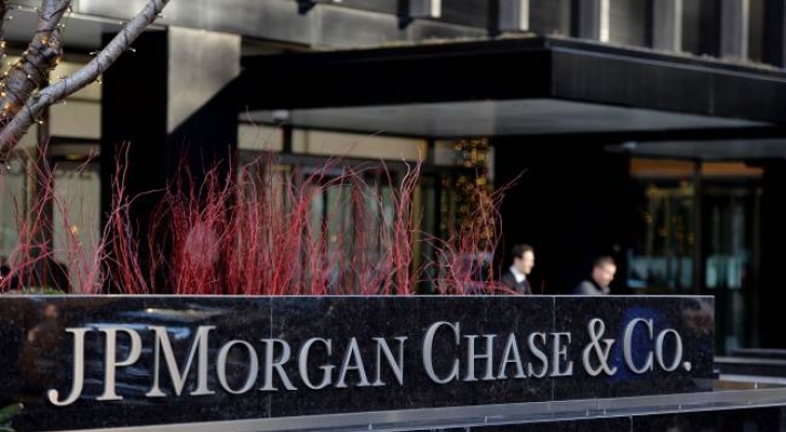 Fed targets JPMorgan as it favors traditional banks
