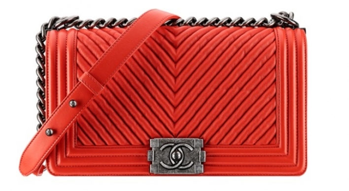Chanel cuts price of handbags 20%