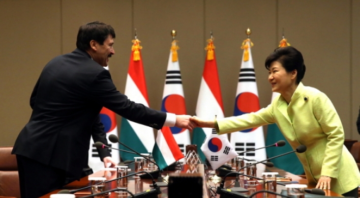 Park calls on N.K. to learn from Hungary